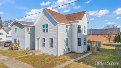 /international/us/607-n-7th-street-gladstone-mi-110103722271/