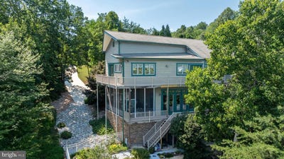 /international/us/368-penninsula-point-lynch-station-va-110100806463/