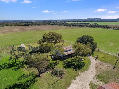 /international/us/788-clarence-jacoby-rd-fredericksburg-tx-110073322600/