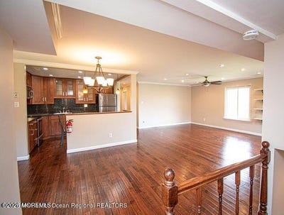 /international/us/5-newport-court-brick-nj-110106980013/