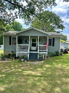 /international/us/118-claytor-road-brookneal-va-110107989433/