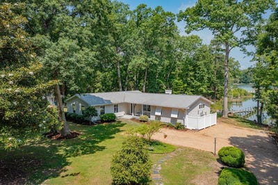 /international/us/96-larkspur-lane-weems-va-110108843943/