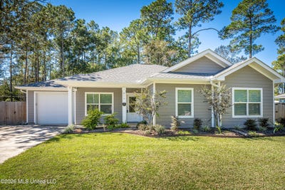 /international/us/615-plum-street-ocean-springs-ms-110120510777/
