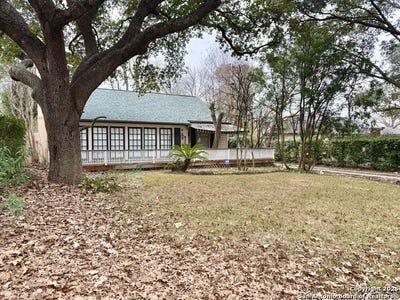 /international/us/425-canterbury-hill-st-terrell-hills-tx-110097658897/