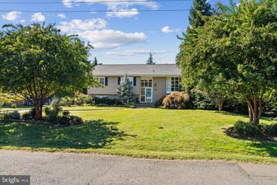 /international/us/9010-longstreet-drive-manassas-va-110120413537/