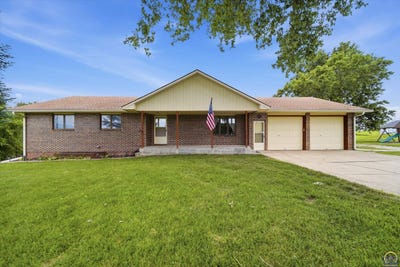 /international/us/6824-nw-nickell-rd-topeka-ks-110108982433/