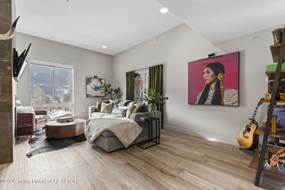 /international/us/150-w-simpson-avenue-jackson-wy-110105089191/