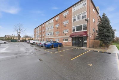 /international/us/222-smith-street-freeport-ny-110120483394/