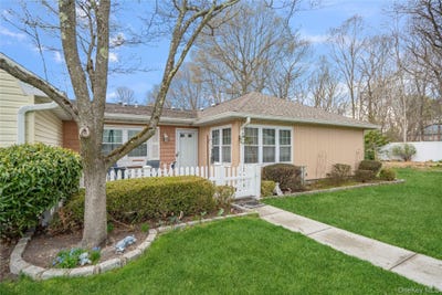/international/us/109-revere-drive-sayville-ny-110107506288/