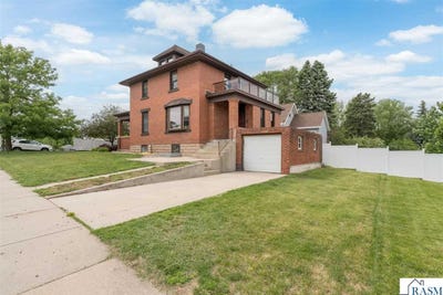 /international/us/700-n-state-street-new-ulm-mn-110120424780/