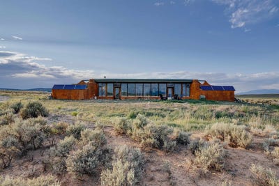 /international/us/25-earthship-way-tres-piedras-nm-110100940081/