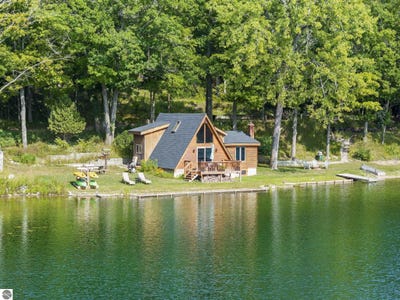/international/us/17703-n-sweet-lake-road-lake-ann-mi-110109913522/