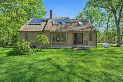/international/us/69-two-ponds-road-falmouth-ma-110107209859/