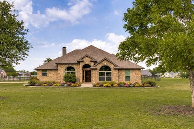 /international/us/897-cypress-point-drive-gunter-tx-110107419350/
