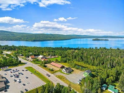 /international/us/2198-main-street-rangeley-me-110120613128/