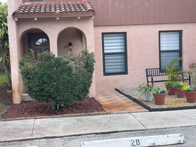 /international/us/28-madrid-lane-davie-fl-110107867728/