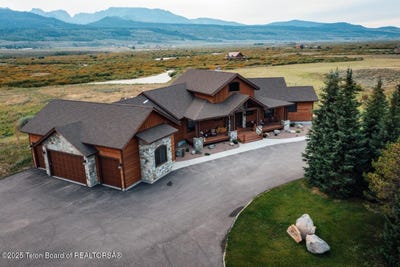 /international/us/29-white-point-road-cora-wy-110099125528/