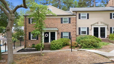 /international/us/3733-yorktown-place-raleigh-nc-110108348668/