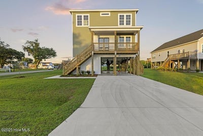 /international/us/108-flippers-cove-drive-cedar-point-nc-110095702876/