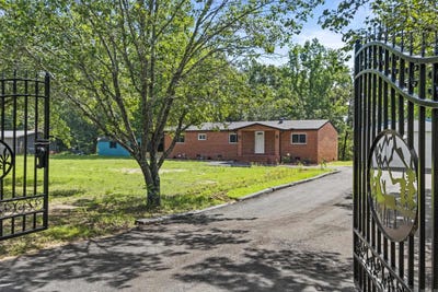 /international/us/18820-honeysuckle-lane-little-rock-ar-110108844296/