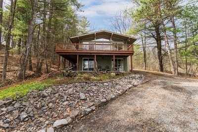/international/us/16301-w-lake-road-branchport-ny-110107459110/