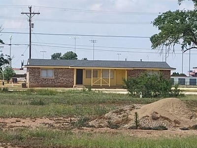 /international/us/1004-n-ballard-street-brownfield-tx-110087652892/