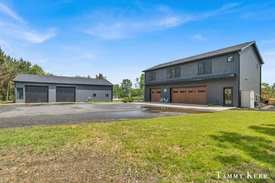 /international/us/2377-64th-street-fennville-mi-110100316360/
