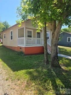 /international/us/207-s-caldwell-avenue-newton-nc-110107396220/