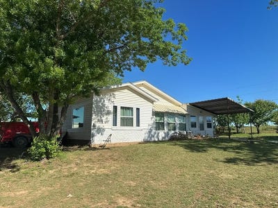 /international/us/401-county-road-326-comanche-tx-110098392002/