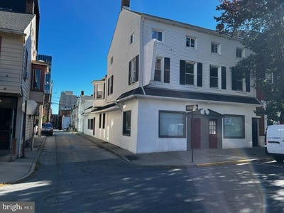 /international/us/25-s-9th-street-allentown-pa-110101196677/
