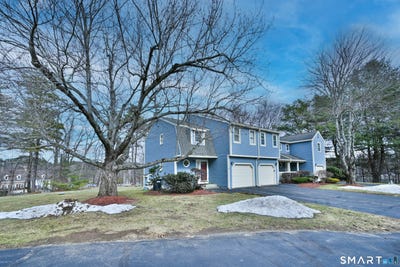 /international/us/8-village-green-road-sturbridge-ma-110106783561/
