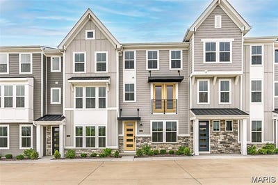 /international/us/8919-gateway-heights-richmond-heights-mn-110105271814/