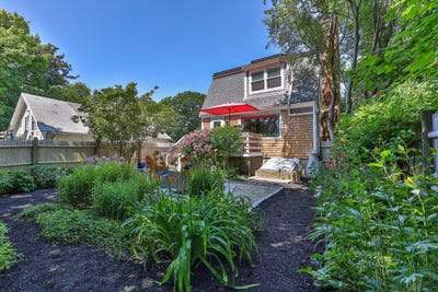 /international/us/343-bradford-street-provincetown-ma-110106478718/