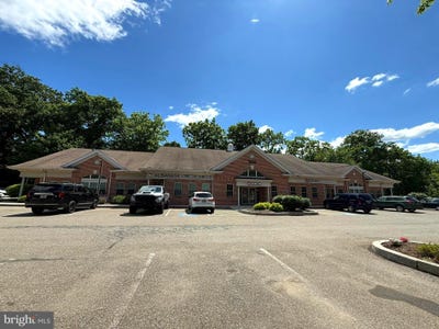 /international/us/300-old-forge-lane-kennett-square-pa-110108498027/