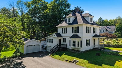 /international/us/51-main-street-atkinson-nh-110110318229/