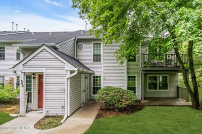 /international/us/386-hampton-place-morganville-nj-110108342474/