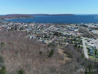 /international/us/73-acres-off-grand-street-munising-mi-110108124253/