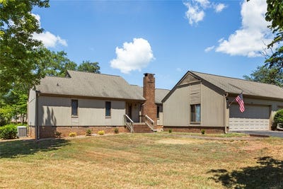 /international/us/117-riverpoint-drive-clemson-sc-110101261667/