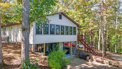 /international/us/93-dale-drive-franklin-nc-110120712468/