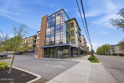 /international/us/116-west-avenue-saratoga-springs-ny-110107961098/