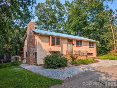 /international/us/328-wooded-valley-lane-burnsville-nc-110109631658/