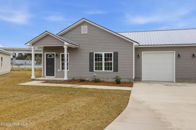 /international/us/134-macdonald-boulevard-havelock-nc-110105259489/