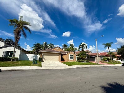 /international/us/870-nw-166th-avenue-pembroke-pines-fl-110120481677/