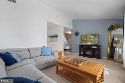 /international/us/1513-millikens-bend-road-herndon-va-110101215705/