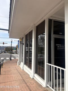 /international/us/100-e-race-st-kingston-tn-110106217661/