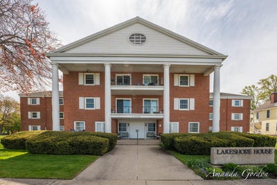 /international/us/1249-lakeshore-drive-muskegon-mi-110108165805/
