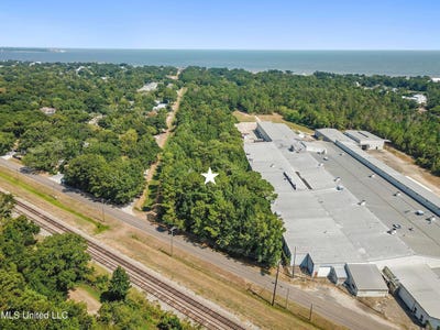 /international/us/central-avenue-bay-saint-louis-ms-110101404988/?lang=id