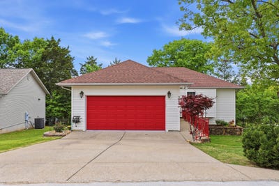 /international/us/240-eagle-drive-forsyth-mo-110107804324/