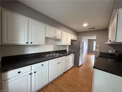 /international/us/548-hollomon-drive-hampton-va-110109030122/