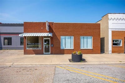 /international/us/314-s-macoupin-street-gillespie-il-110103048396/